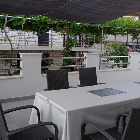 Apartment Biskupovic Дуги Рат Екстериор снимка