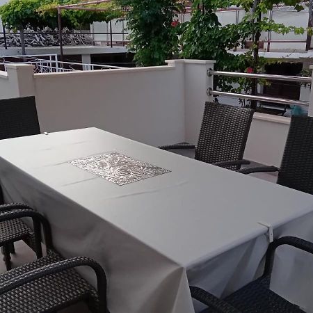 Apartment Biskupovic Дуги Рат Екстериор снимка