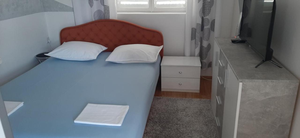 Apartment Biskupovic Дуги Рат Екстериор снимка