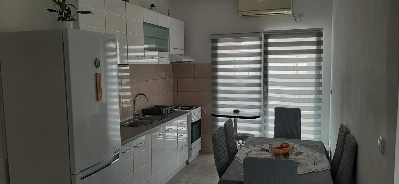 Apartment Biskupovic Дуги Рат Екстериор снимка
