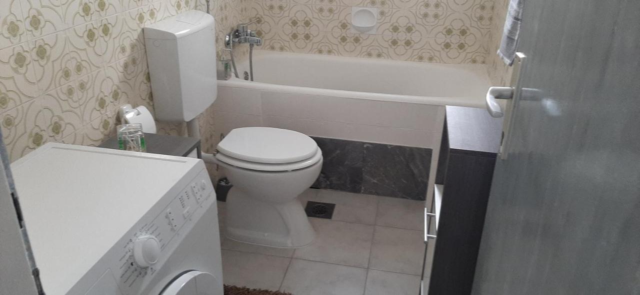 Apartment Biskupovic Дуги Рат Екстериор снимка
