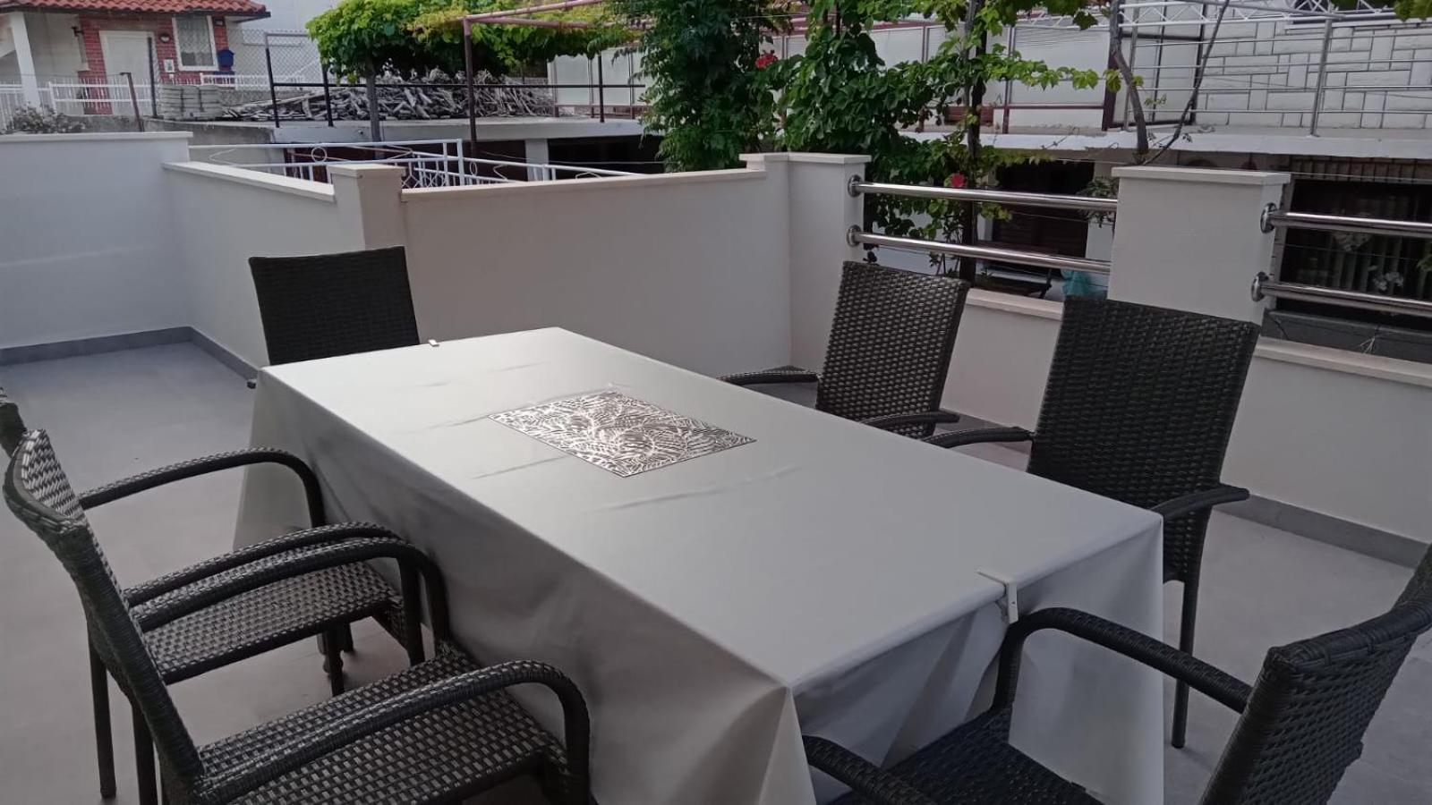 Apartment Biskupovic Дуги Рат Екстериор снимка