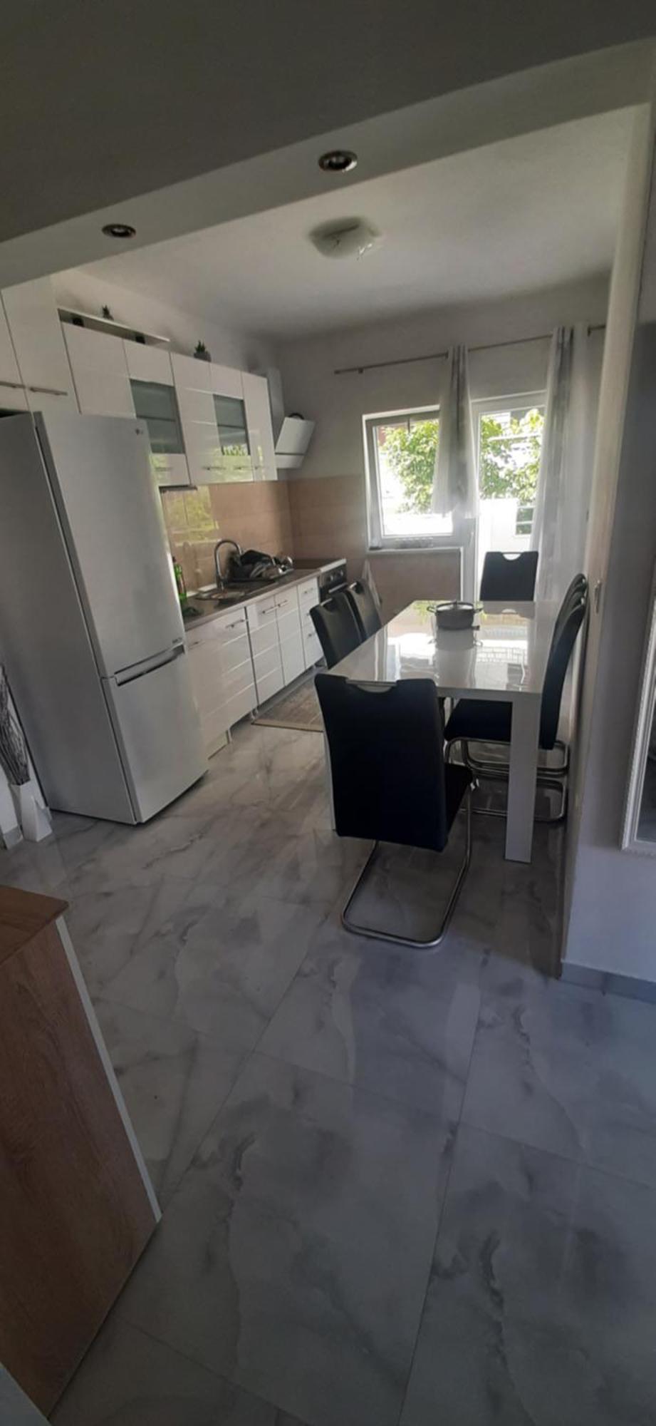 Apartment Biskupovic Дуги Рат Екстериор снимка
