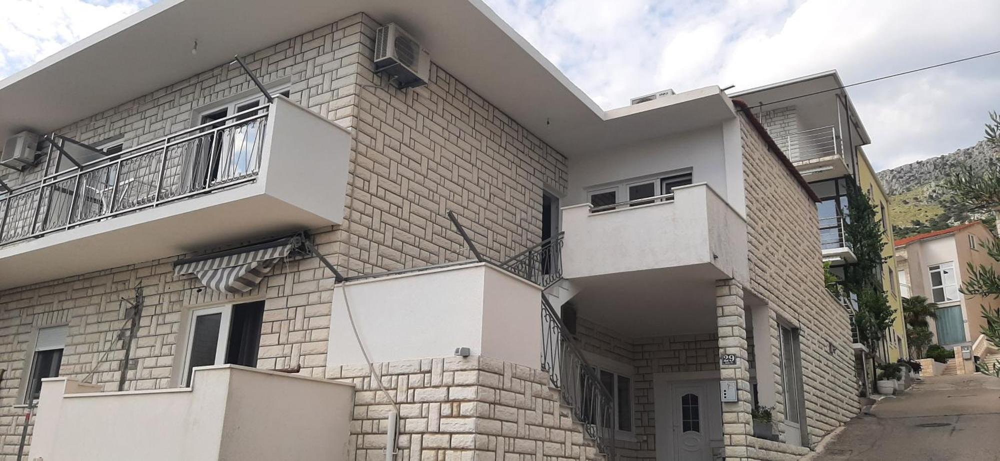 Apartment Biskupovic Дуги Рат Екстериор снимка