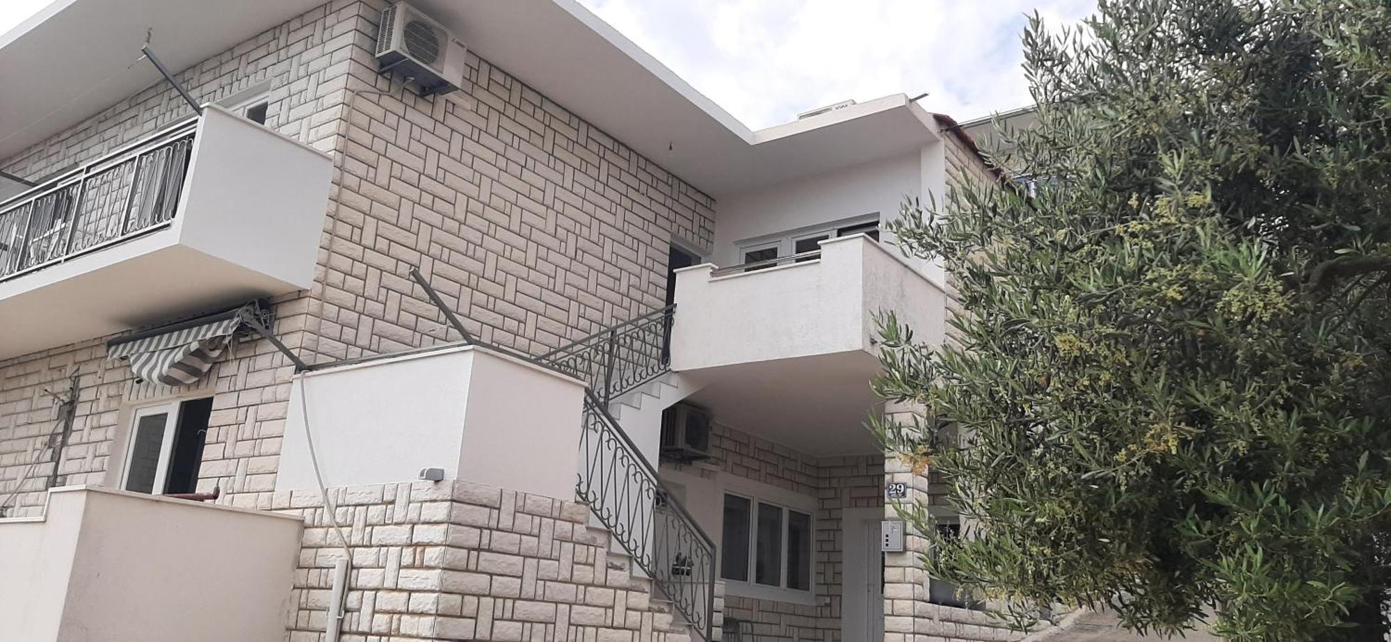 Apartment Biskupovic Дуги Рат Екстериор снимка